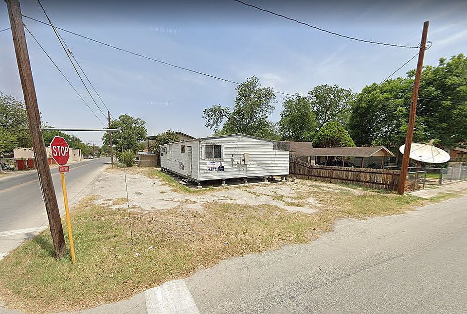 2nd image of 609 Gillis St