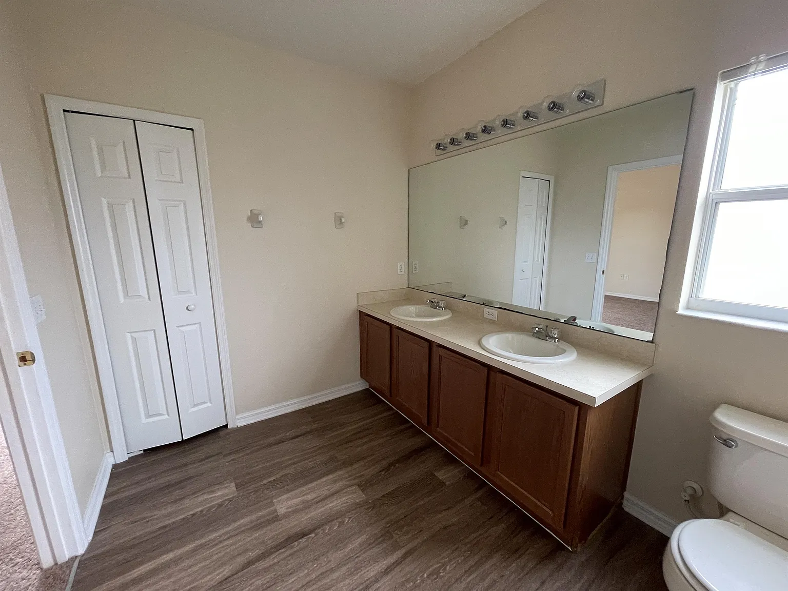 935 Cumberland Drive - Unit 1 — Photo 4