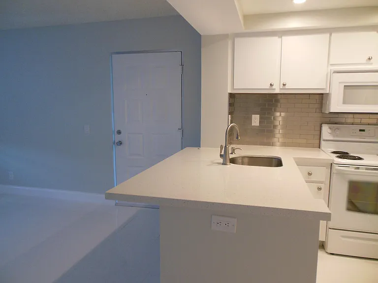 728 Executive Center Dr #31 — Photo 6
