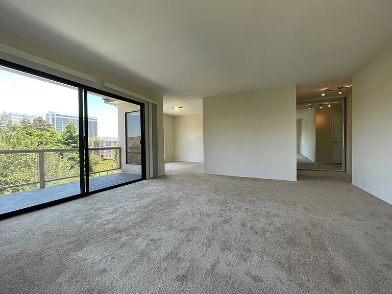 5 Commodore Dr #412 — Photo 4