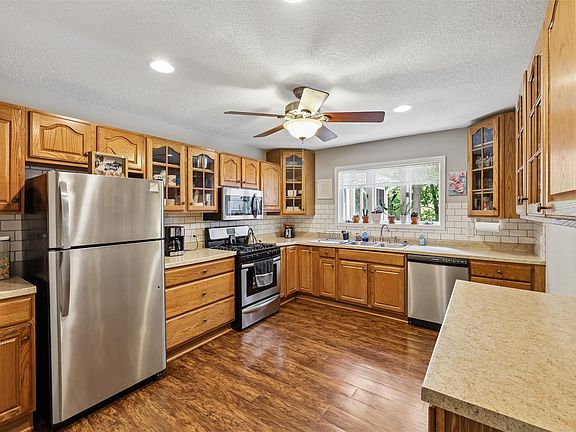 3rd image of 7404 SW 17th St