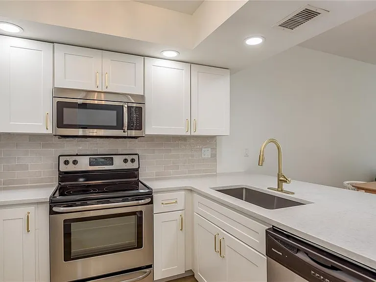 320 Island Way #209 — Photo 16