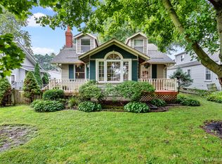 767 N Shore Dr, Crystal Lake, IL 60014