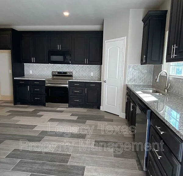 729 E Brown St #B — Photo 17