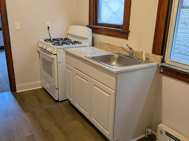 909 Chartiers Ave #5 — Photo 4