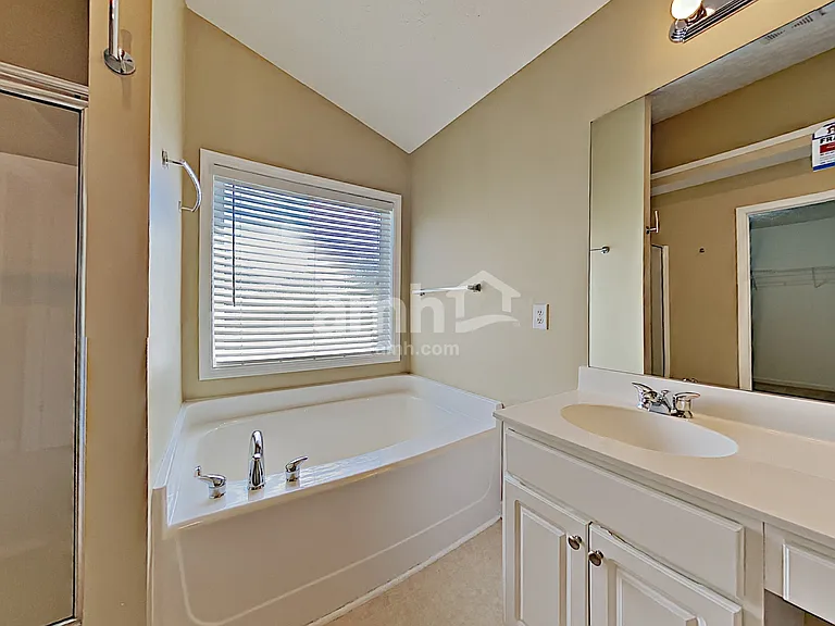409 Avery Ct — Photo 17