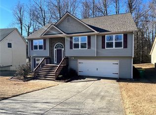 369 Searchlight Dr, Winder, GA 30680