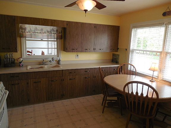 4th image of 1055 W Mason Ave