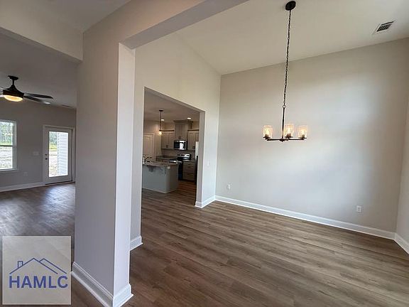4th image of 207 McClelland Loop NE