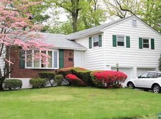 522 Hensler Ln, Oradell, NJ 07649