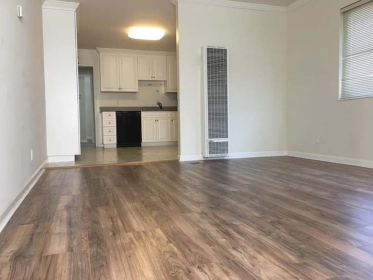 86 E 39th Ave #H — Photo 3