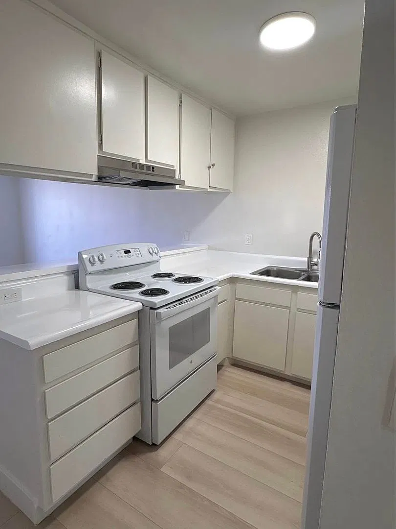 Woodman Apartments — Photo 1