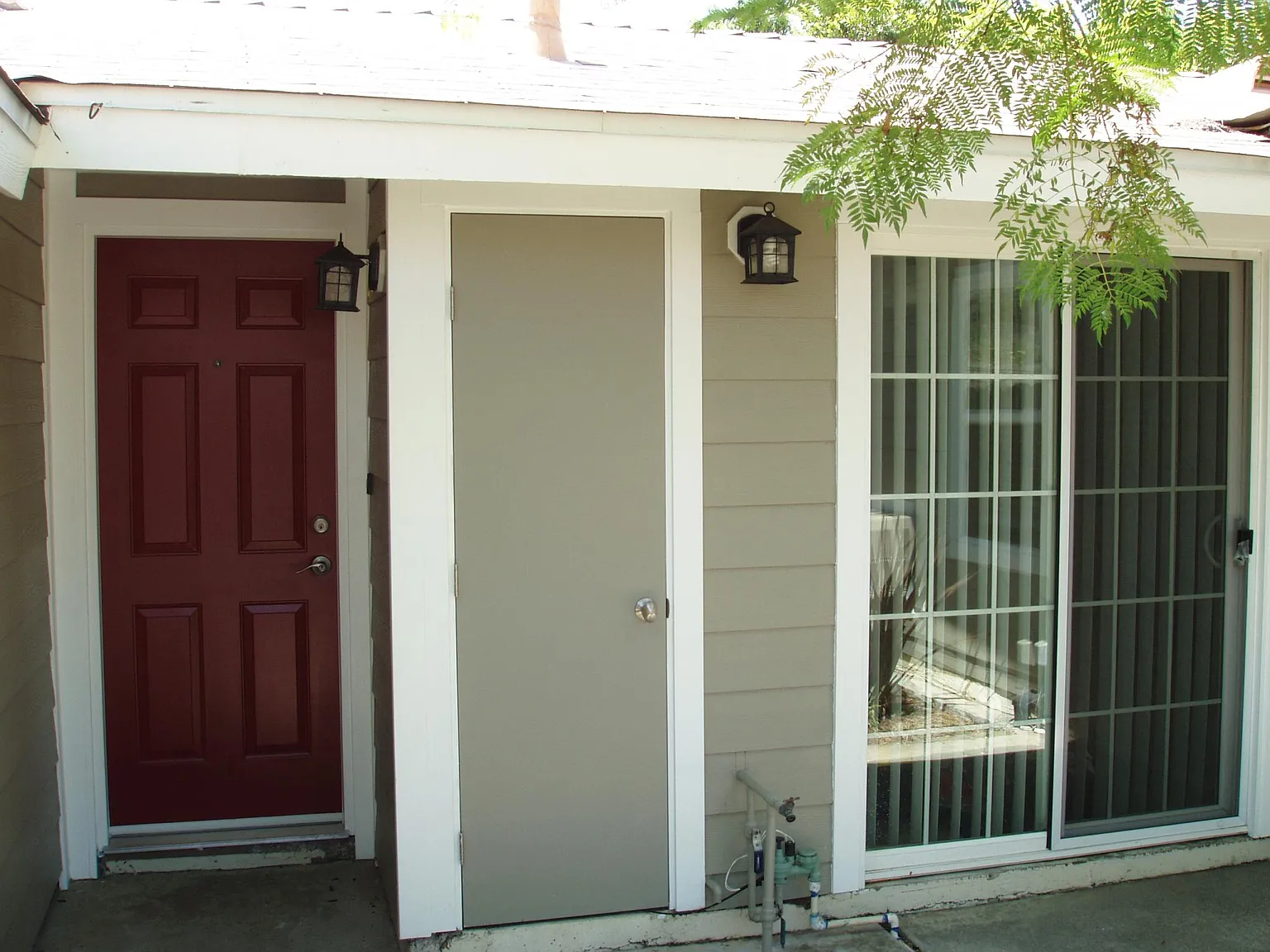 132 N Malena Dr — Photo 2