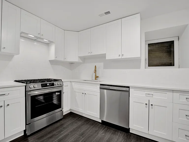 1814 S Throop St #1F — Photo 2