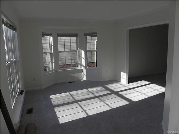 3rd image of 909 Scotch Pine Ct