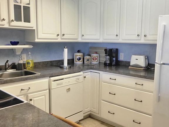 5th image of 566 Fairways Cir #B