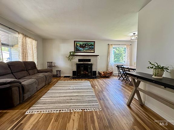 3rd image of 170 Timberline Dr