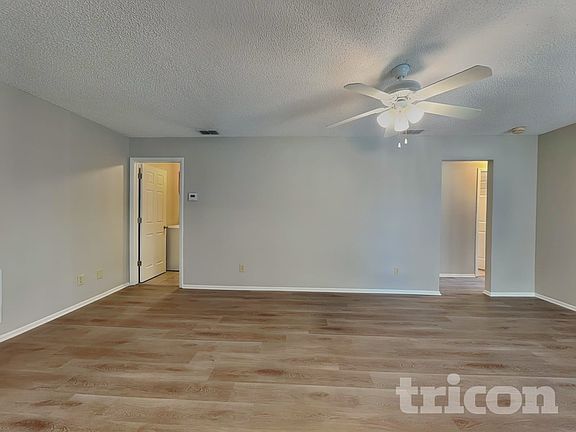 5th image of 423 Oak Creek Ln