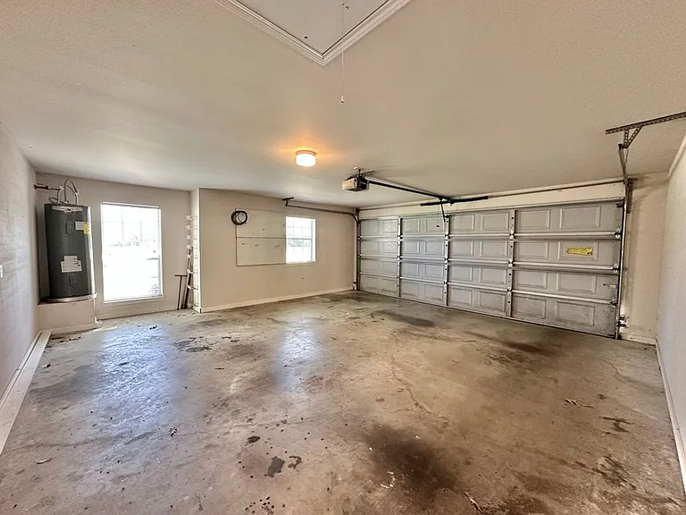 10191 FM 607 N — Photo 34