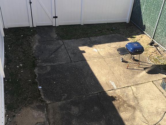 4th image of 1580 E 66th St