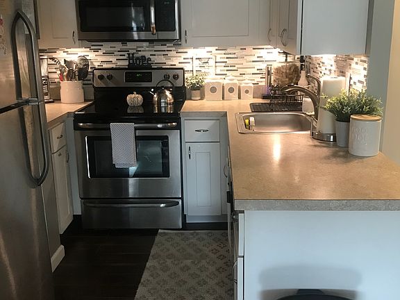 2nd image of 185 W Park Ave
