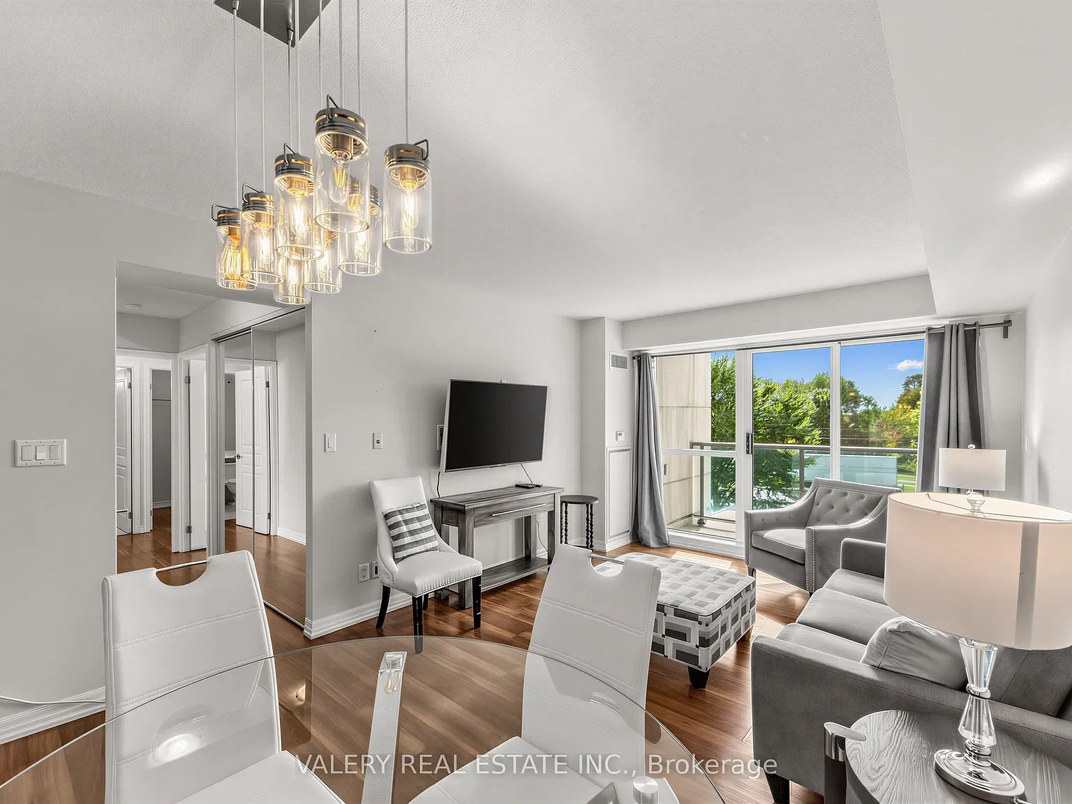 1403 Royal York Rd — Photo 1