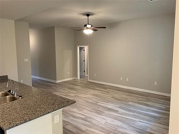 4th image of 41406 Schafer Dr