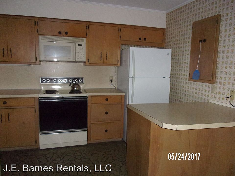 2nd image of 1014 Robert St