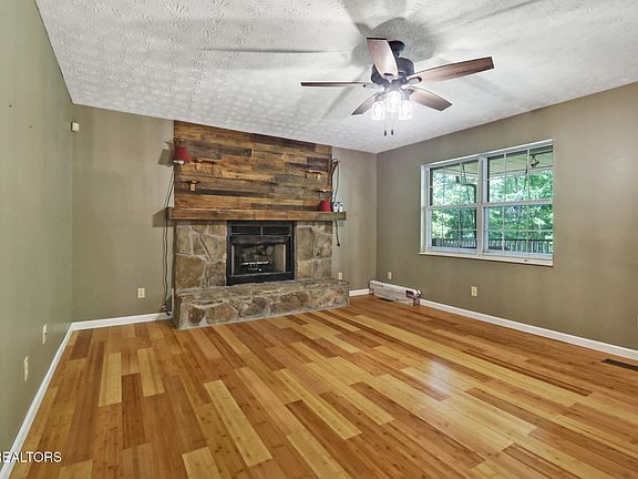5th image of 986 Post Oak Valley Rd