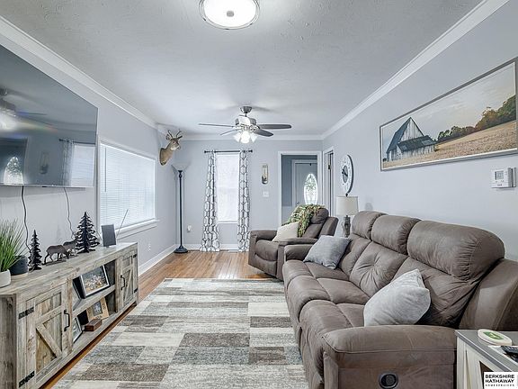 4th image of 423 S 1st St