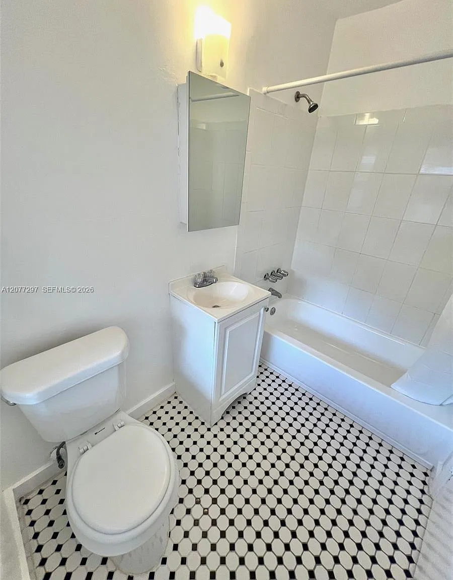 Biscayne Heights — Photo 4