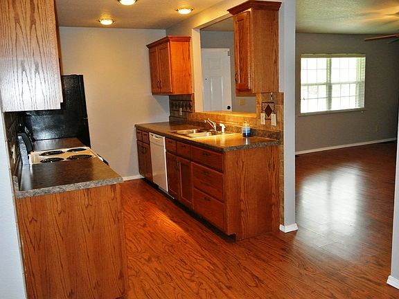 4th image of 274 Hampton Ct