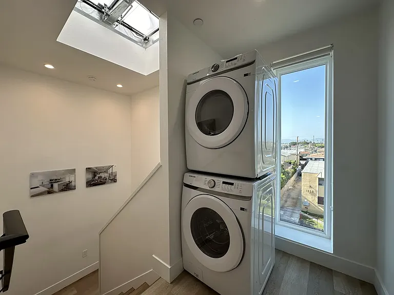 35 1340 1/2 Pl W — Photo 35
