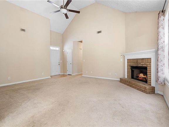 4th image of 314 Apache Dr