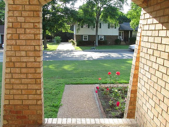 2nd image of 604 Lake Terrace Dr