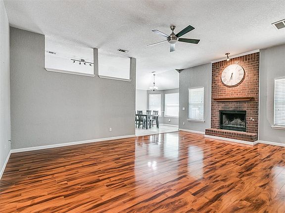 3rd image of 908 SE 38th St