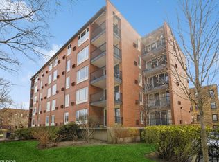 400 Main St APT 2D, Evanston, IL 60202