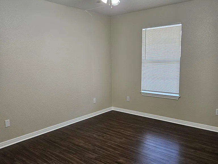 217D E Craven Ave — Photo 5