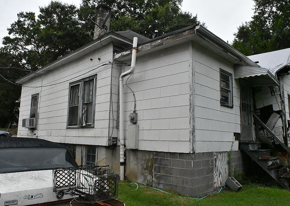 2nd image of 417 N Ireland St