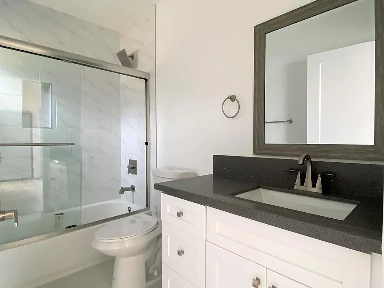 545 1/2 N Kingsley Dr — Photo 9