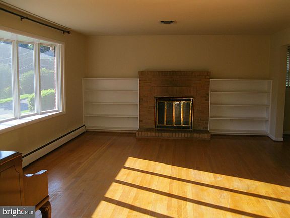 3rd image of 2210 Shiver Dr