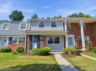 24752 Olde Orchard St, Novi, MI 48375