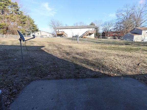 4th image of 1304 Essex Ct #A