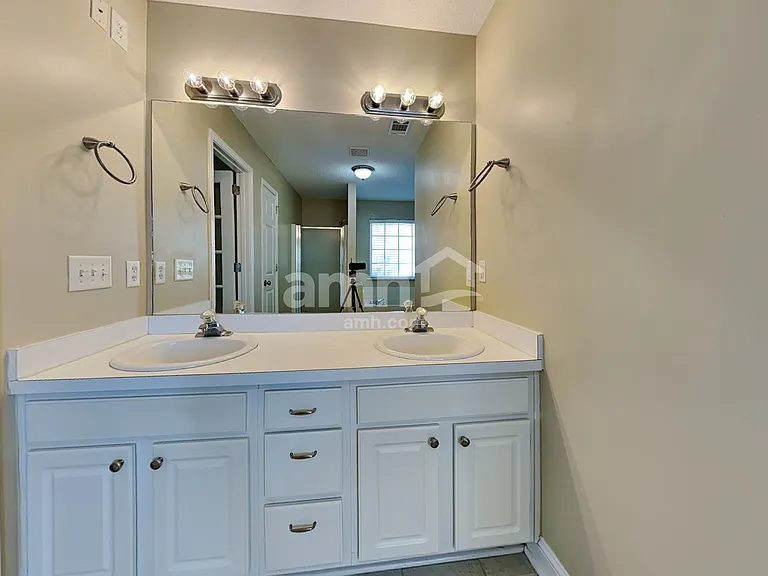 738 Laurel Hill Cir — Photo 12