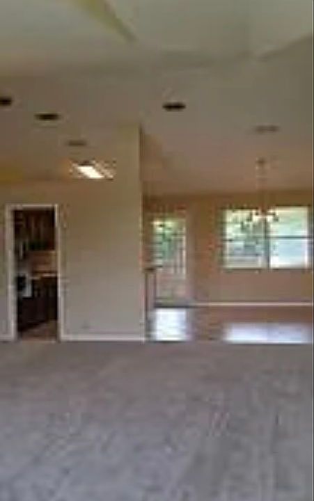 2nd image of 1104 Lee St