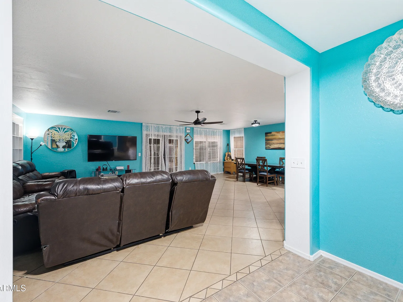 4 bed, 2.0 bath, 2047 sqft, $2,700 — Photo 2