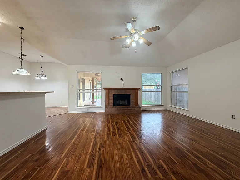 1023 Bonanza Dr — Photo 11