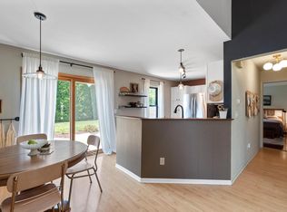 8619 S Stone Creek Dr, Oak Creek, WI 53154
