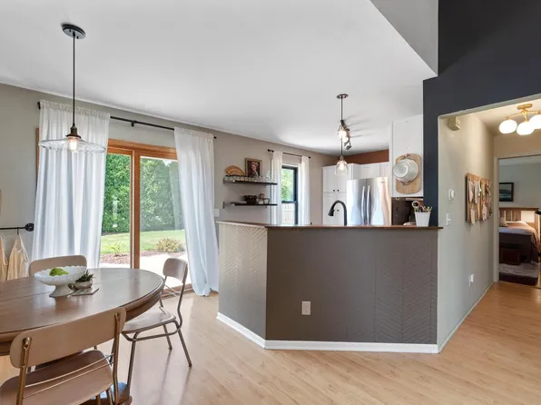 8619 South Stone Creek DRIVE, Oak Creek, WI 53154