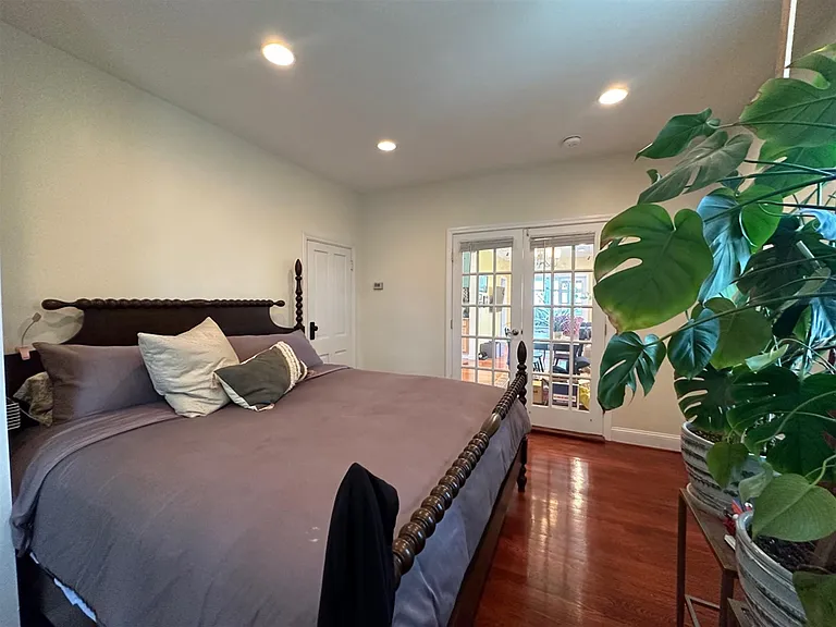 25 Thacher St #1 — Photo 17